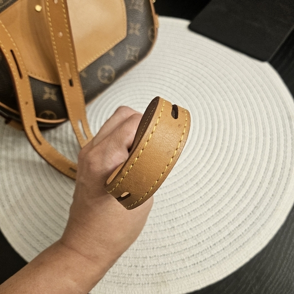 Louis Vuitton Boite Chapeau MM Crossbody Bag - Picture 9 of 14